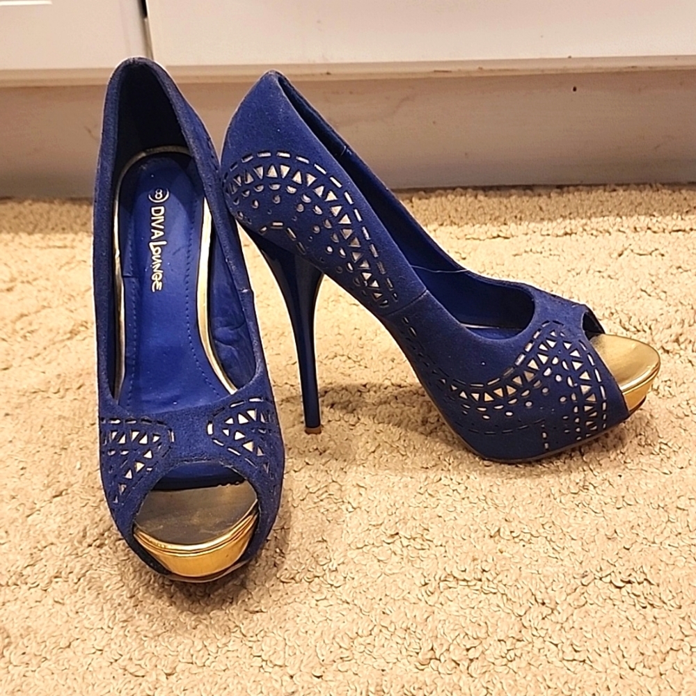 Diva Lounge blue velvet w/gold stiletto heels